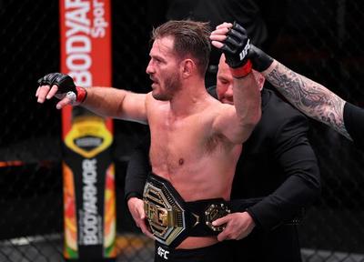 米歐奇成功衛(wèi)冕UFC重量級金腰帶，瓊斯公開宣戰(zhàn)引發(fā)熱議